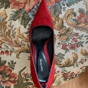 Pointy chic shoes